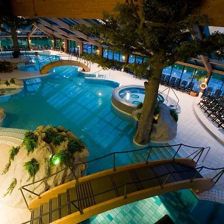 Apartma With 2 Bedrooms And Big Family Garden דירה בוהין