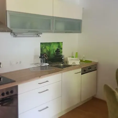 Apartma With 2 Bedrooms And Big Family Garden 公寓 *